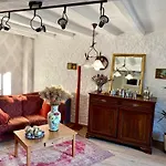 Aux Agapanthes, D'hotes Charentaises De Charme Avec Piscine 招待所