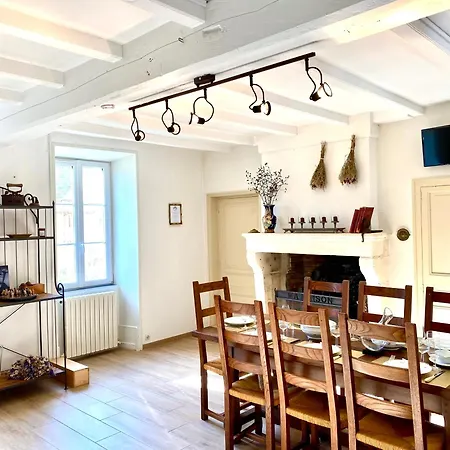 Aux Agapanthes, D'hotes Charentaises De Charme Avec Piscine 招待所 3*