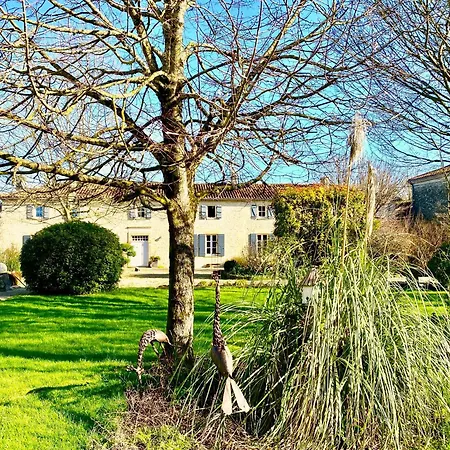 Aux Agapanthes, D'hotes Charentaises De Charme Avec Piscine 3* Aumagne