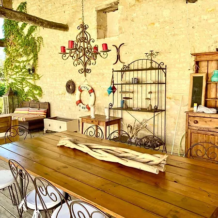 招待所 Aux Agapanthes, D'hotes Charentaises De Charme Avec Piscine