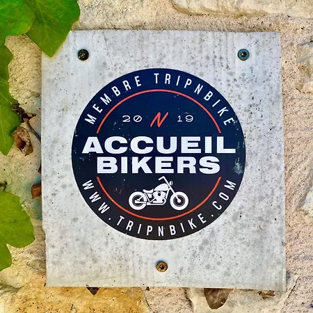 Aux Agapanthes, D'hotes Charentaises De Charme Avec Piscine 招待所 Aumagne