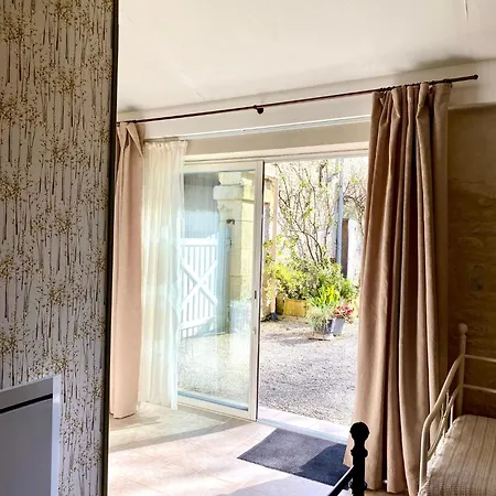 Aux Agapanthes, D'hotes Charentaises De Charme Avec Piscine 招待所 Aumagne