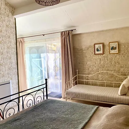 Aux Agapanthes, D'hotes Charentaises De Charme Avec Piscine Guest house *