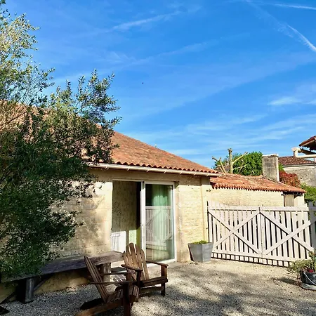 招待所 Aux Agapanthes, D'hotes Charentaises De Charme Avec Piscine 3*