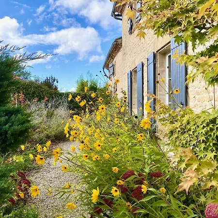 Aux Agapanthes, D'hotes Charentaises De Charme Avec Piscine 招待所 3*