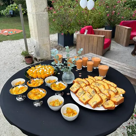 招待所 Aux Agapanthes, D'hotes Charentaises De Charme Avec Piscine Aumagne