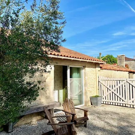 招待所 Aux Agapanthes, D'hotes Charentaises De Charme Avec Piscine 3*